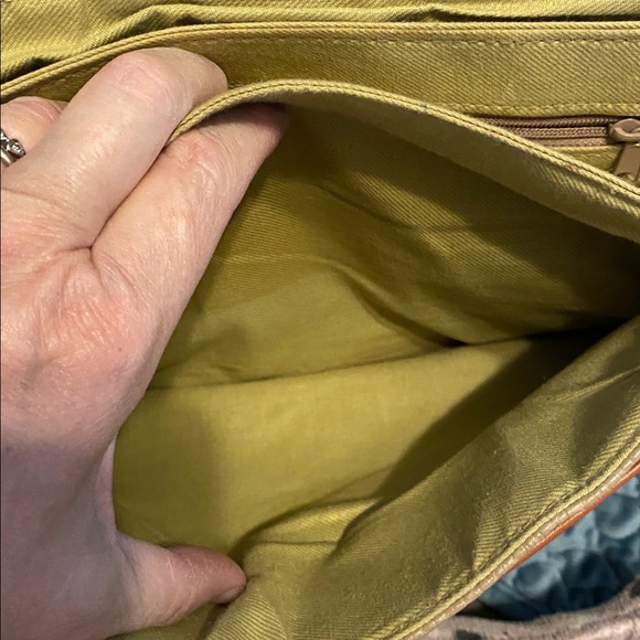 Vintage Dooney & Bourke Essex Leather Taupe & Tan Crossbody Bag - Picture 5 of 7